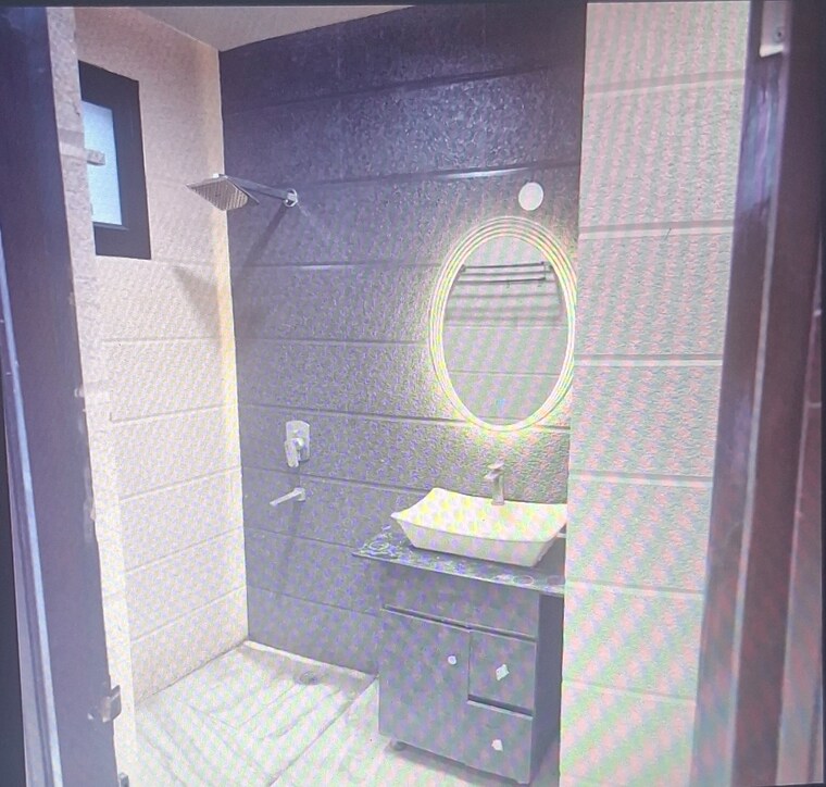Bathroom, sector 36 3 Bedroom 250 Sq.Mt. Builder Floor In Sector 36 Noida 9653913