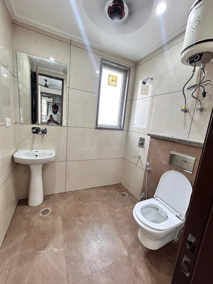 Bathroom, sector 24 1 RK 450 Sq.Ft. Builder Floor In Sector 24 Gurgaon 9653922