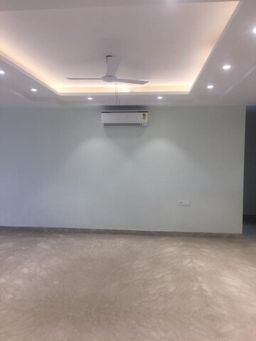 Room in 3 BHK Builder Floor at RWA Azadpur Colony, Model Town – for Rent