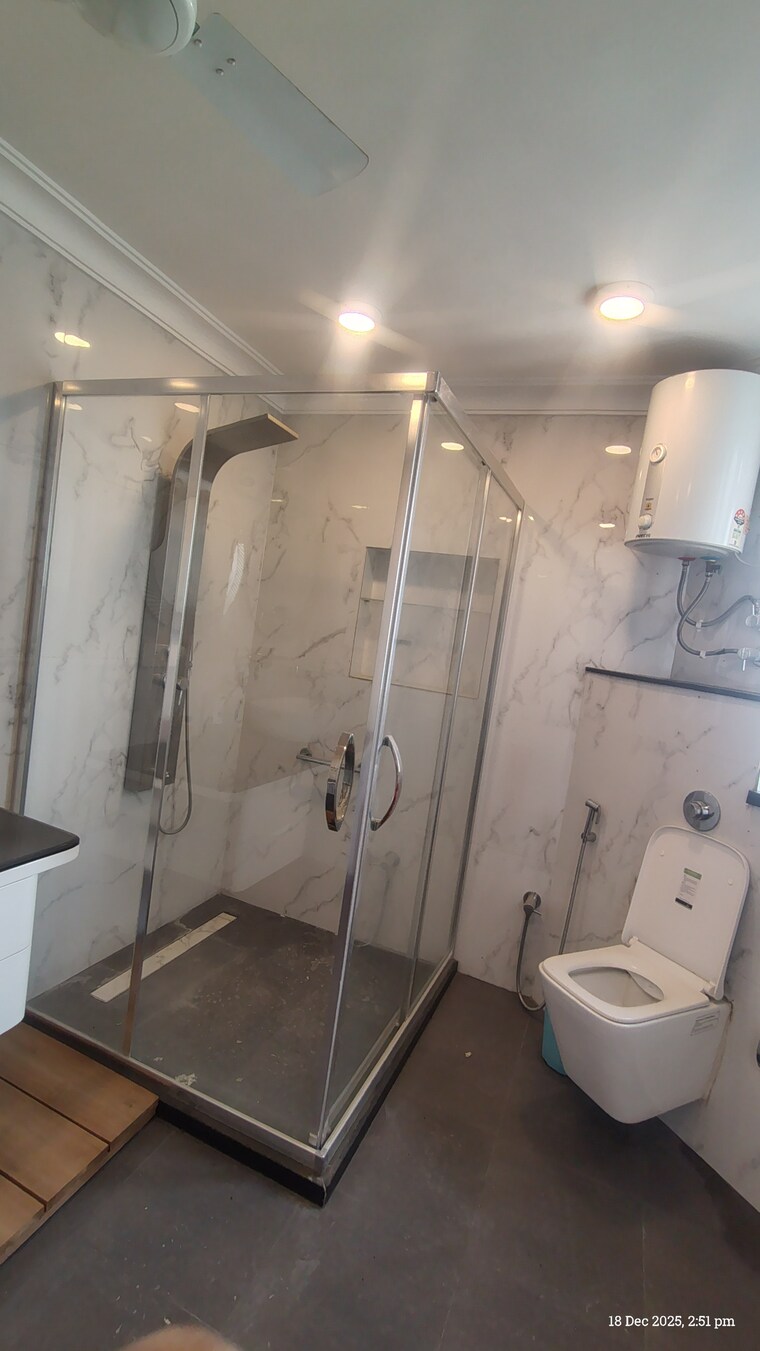 Bathroom, unitech-palms 3.5 Bedroom 2150 Sq.Ft. Apartment In South City 1 Gurgaon 9653927