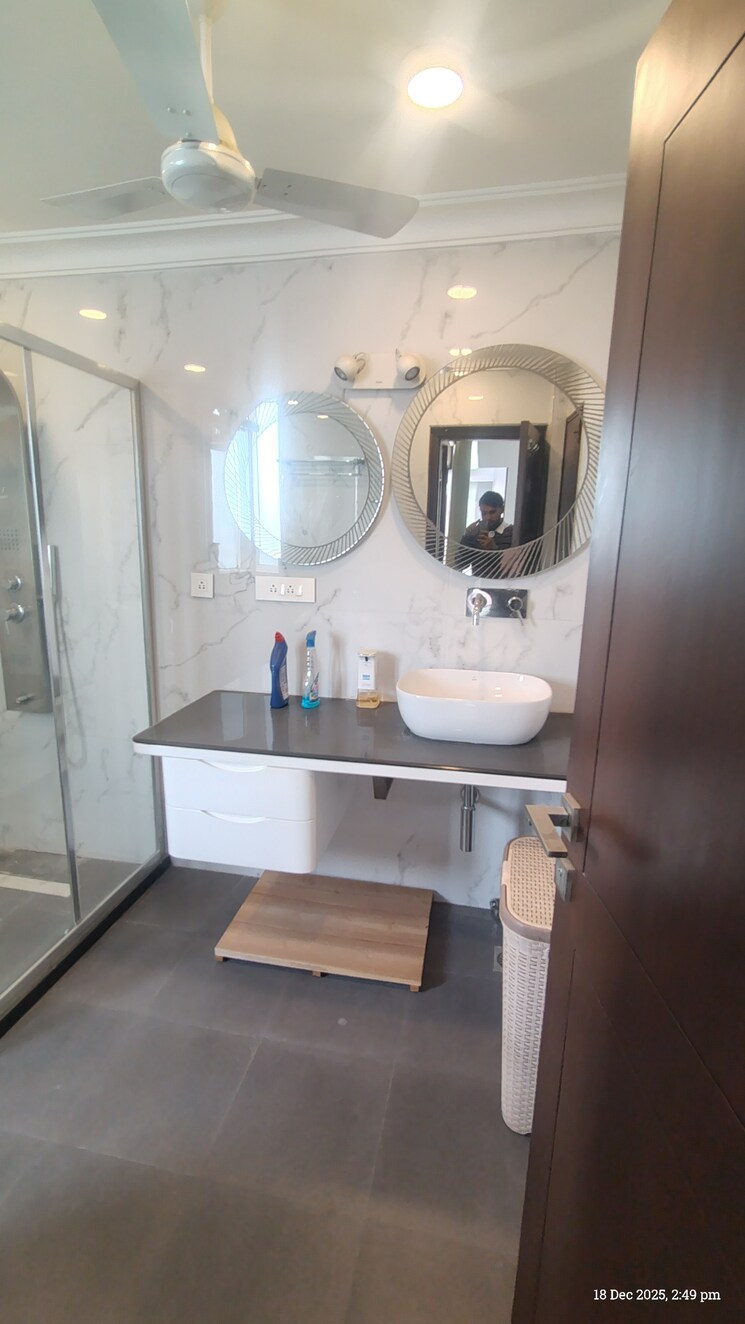 Bathroom, unitech-palms 3.5 Bedroom 2150 Sq.Ft. Apartment In South City 1 Gurgaon 9653927