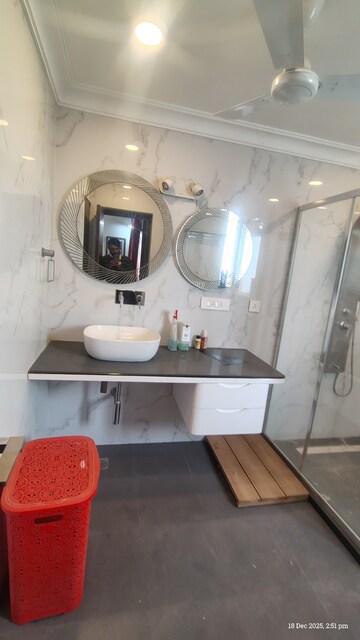 Furnished Amenities in 3.5 BHK Apartment at Unitech Palms, South City 1 – for Rent