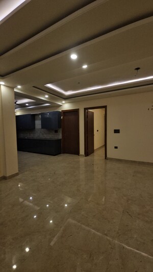 Room in 4 BHK Independent House at Sector 43 – for Rent