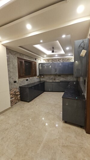 Kitchen in 4 BHK Independent House at Sector 43 – for Rent