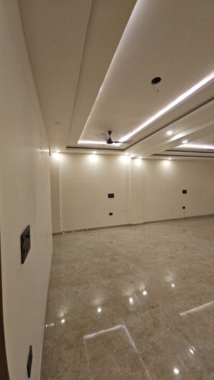 Room in 4 BHK Independent House at Sector 43 – for Rent