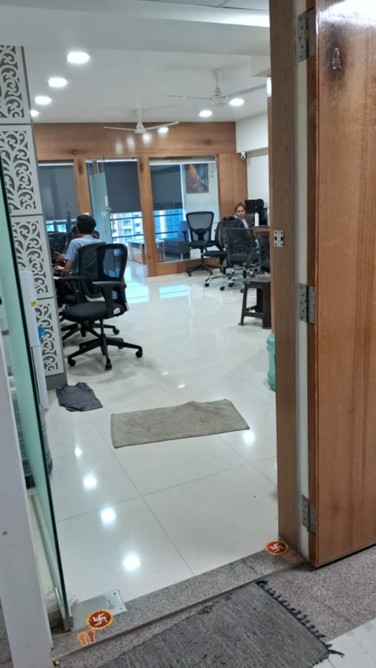Team Area, sola road Commercial Office Space 970 Sq.Ft. In Sola Road Ahmedabad 9653936