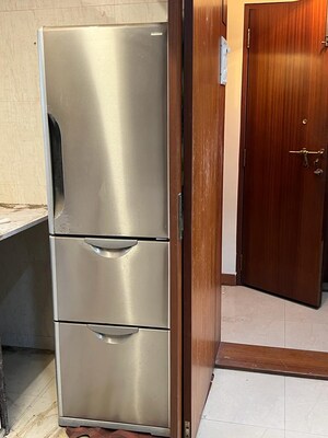 Furnished Amenities in 2 BHK Apartment at La View Tower, Mahalaxmi – for Rent