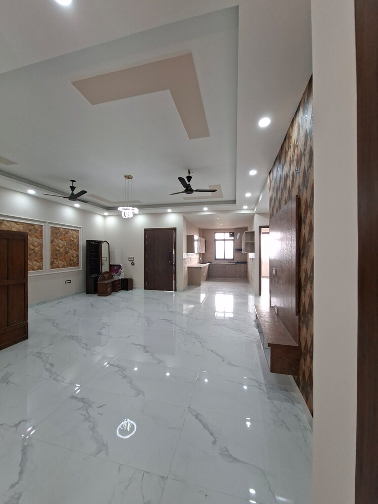 Team Area, sector 99 4 Bedroom 300 Sq.Mt. Independent House In Sector 99 Noida 9653941