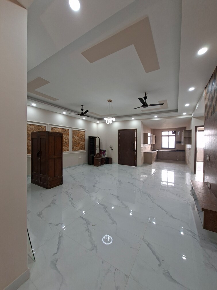 Cover Image, sector 99 4 Bedroom 300 Sq.Mt. Independent House In Sector 99 Noida 9653941