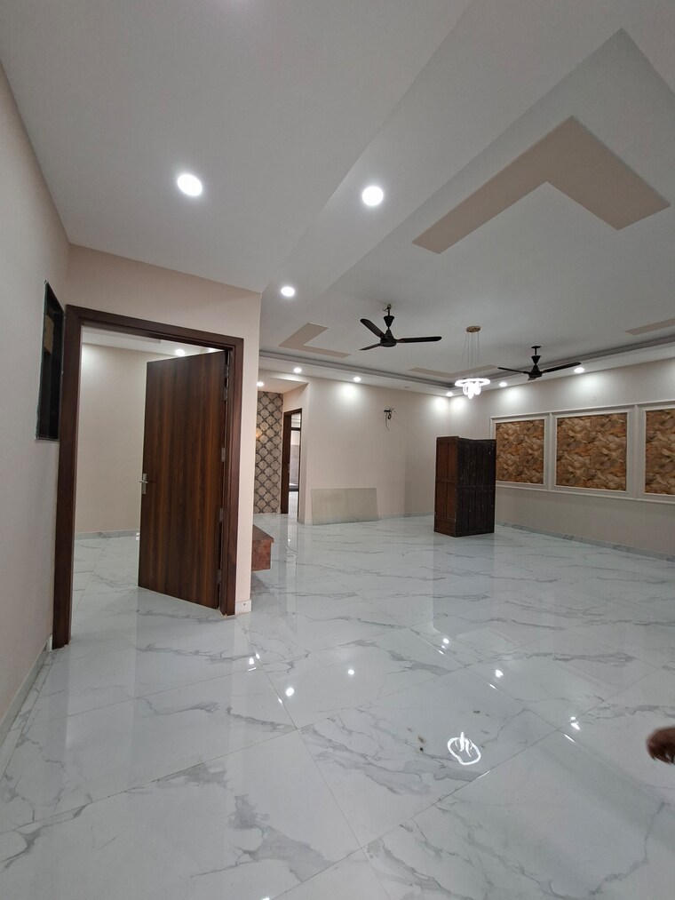 undefined, sector 99 4 Bedroom 300 Sq.Mt. Independent House In Sector 99 Noida 9653941
