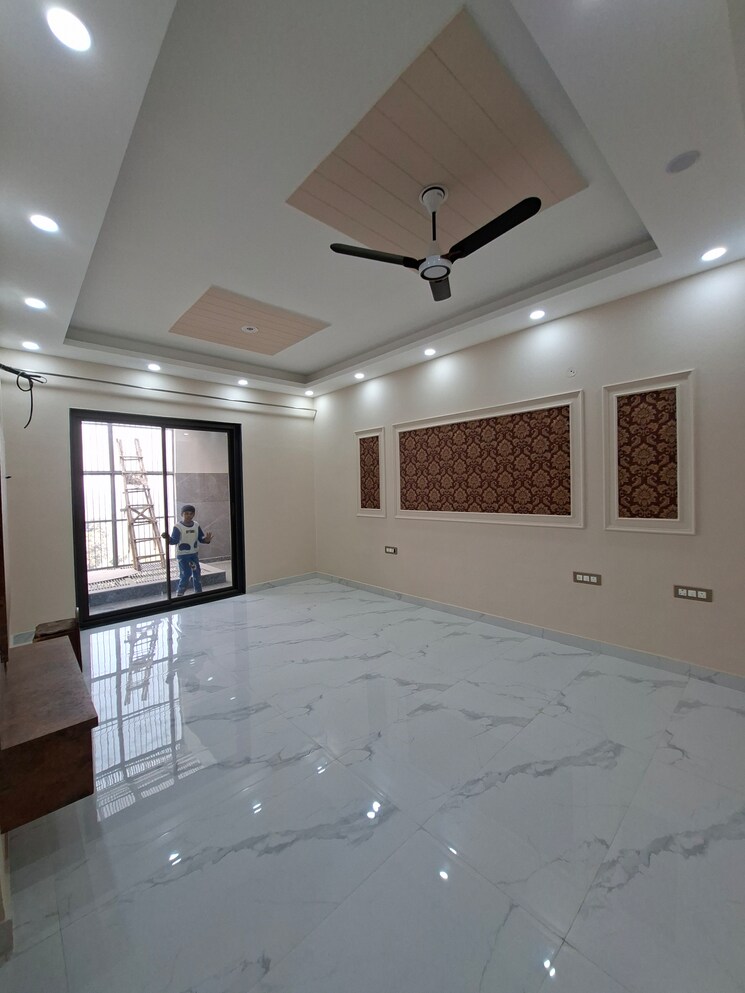 undefined, sector 99 4 Bedroom 300 Sq.Mt. Independent House In Sector 99 Noida 9653941