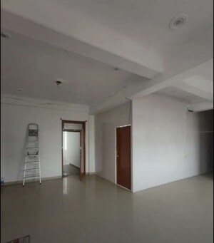 Showroom For Rent in Hazratganj