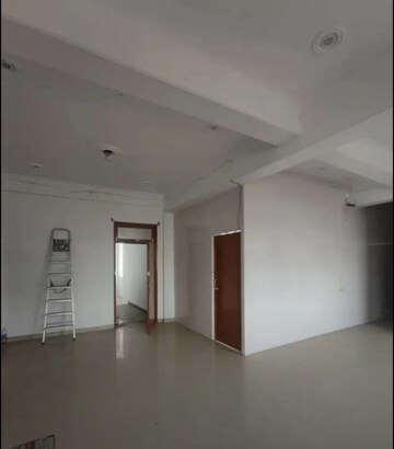  Showroom For Rent in Hazratganj