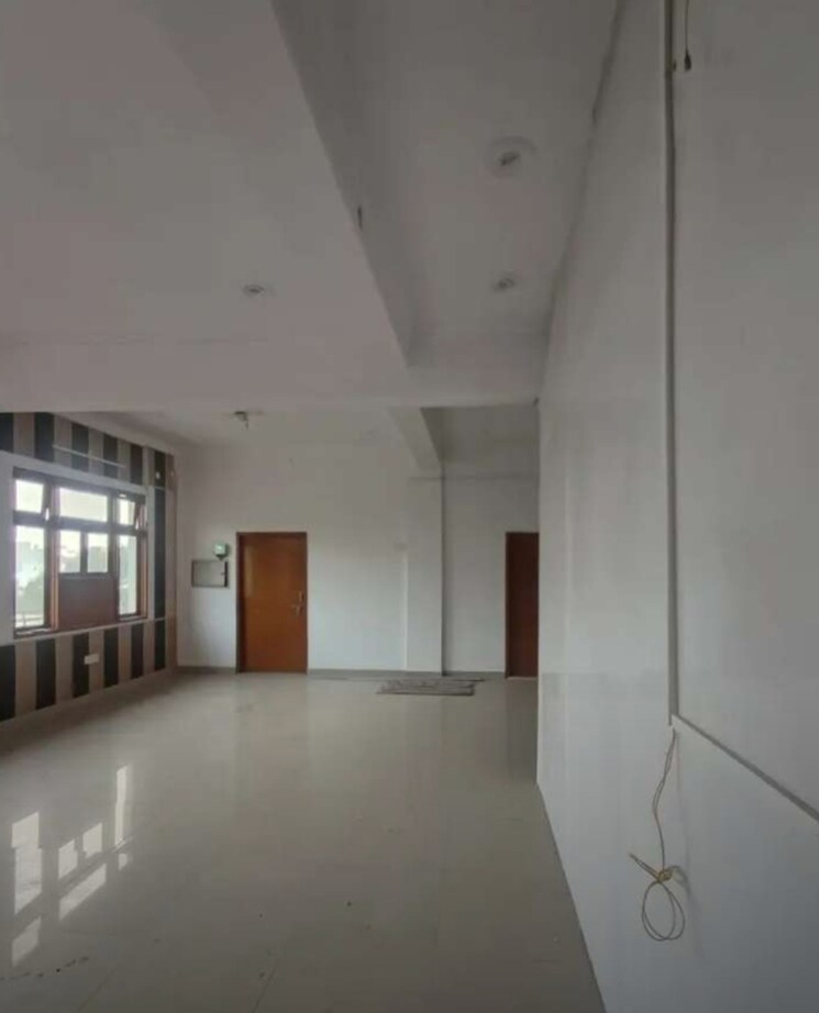 undefined, hazratganj Commercial Showroom 1600 Sq.Ft. In Hazratganj Lucknow 9653955