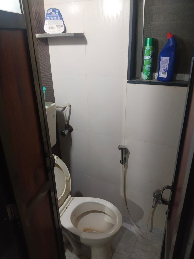 Bathroom, tilak nagar 1 Bedroom 460 Sq.Ft. Apartment In Tilak Nagar Mumbai 9653961