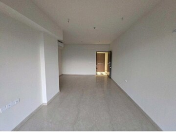 Room in 2 BHK Apartment at Lodha Sterling Tower K, Kolshet Road – for Sale