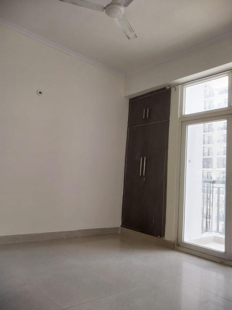 Room, amrapali-platinum 3 Bedroom 1495 Sq.Ft. Apartment In Sector 119 Noida 9653973