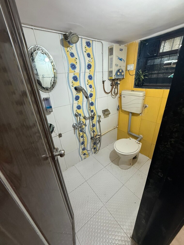 Bathroom, naupada 2 Bedroom 700 Sq.Ft. Apartment In Naupada Thane 9653979