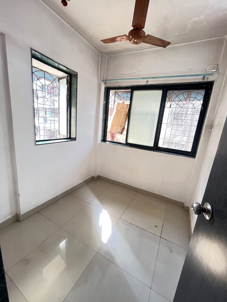 Room, charai 1 Bedroom 450 Sq.Ft. Apartment In Charai Thane 9634381