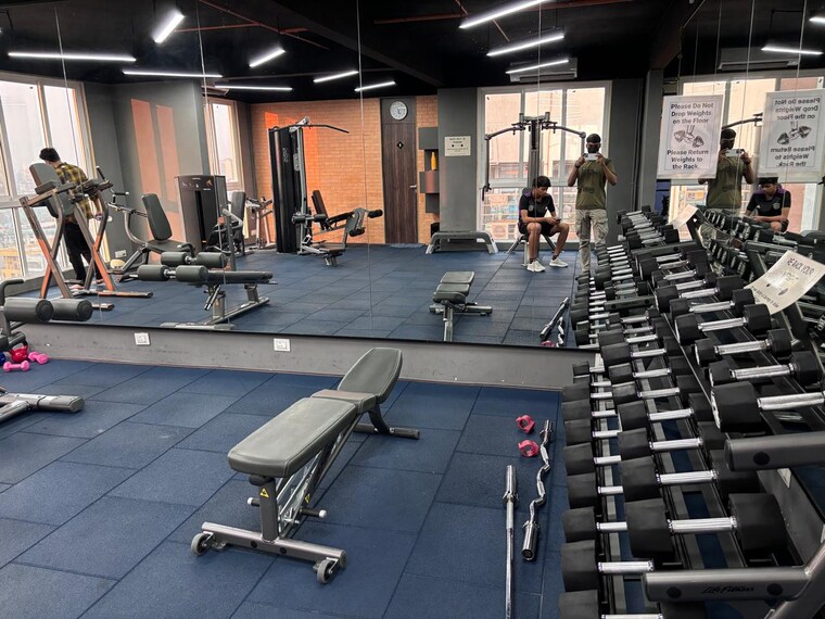 Gym, platinum-life 2 Bedroom 665 Sq.Ft. Apartment In Andheri West Mumbai 9654000