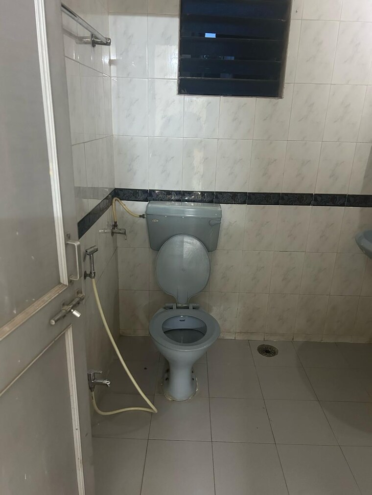 Bathroom, wadgaon sheri 2 Bedroom 850 Sq.Ft. Apartment In Wadgaon Sheri Pune 9654029