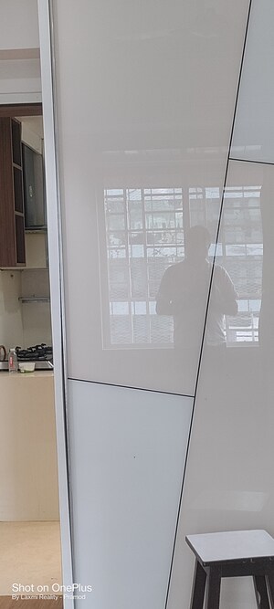 Furnished Amenities in 4 BHK Apartment at Raheja Imperia, Worli – for Rent