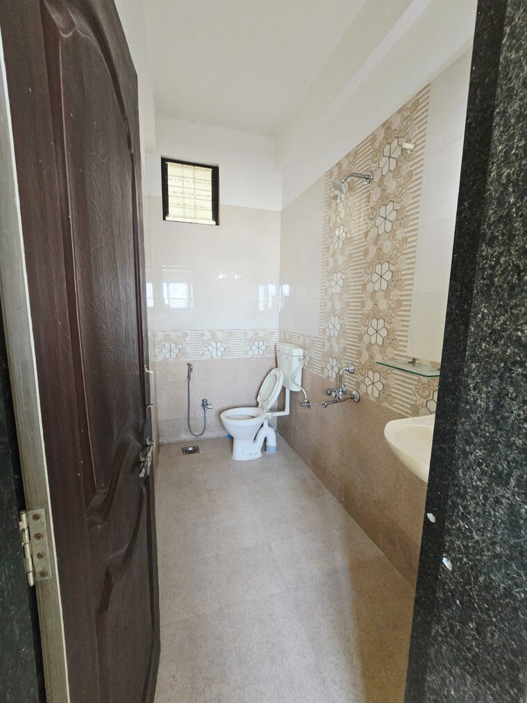 Bathroom, wadgaon sheri 1 Bedroom 550 Sq.Ft. Apartment In Wadgaon Sheri Pune 9654042