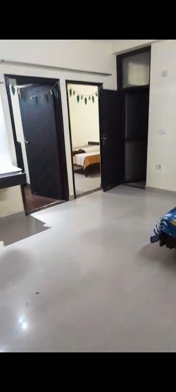 Room in 2.5 BHK Builder Floor at Sector 71 – for Rent