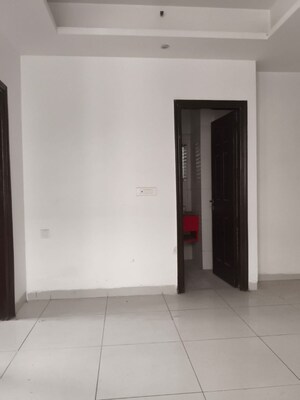 Room in 2 BHK Apartment at Gaur City 2 - 16th Avenue, Sector 16c Greater Noida – for Sale