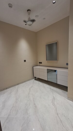 Room in 3 BHK Apartment at Indiabulls Sky Forest, Lower Parel – for Rent