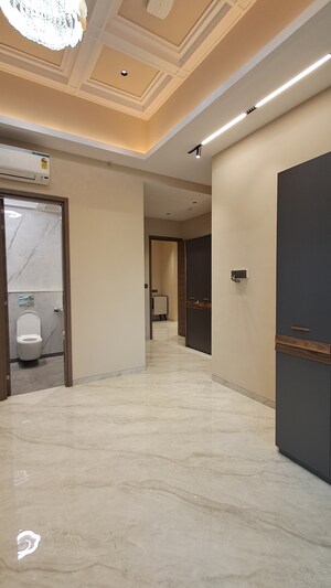 Furnished Amenities in 3 BHK Apartment at Indiabulls Sky Forest, Lower Parel – for Rent