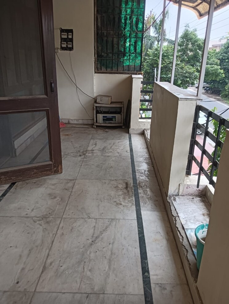 Balcony, sector 52 3 Bedroom 1900 Sq.Ft. Independent House In Sector 52 Noida 9654091