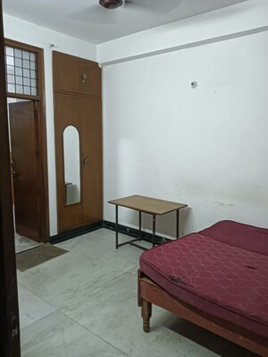 Room in 3 BHK Independent House at Sector 52 – for Rent