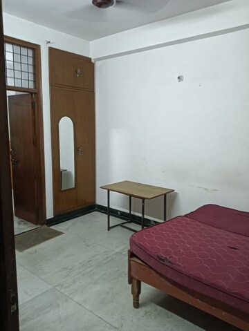 Room in 3 BHK Independent House at Sector 52 – for Rent