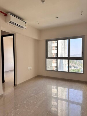 Room in 2 BHK Apartment at Piramal Vaikunth, Balkum Pada – for Rent