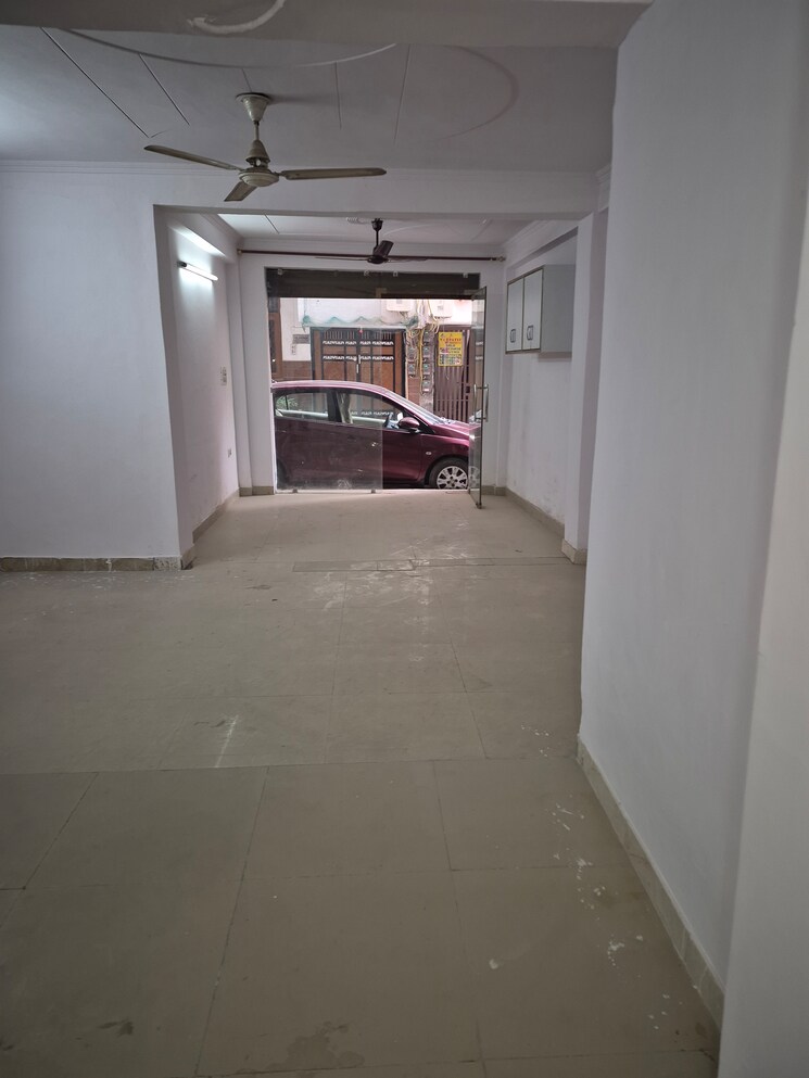 undefined, mayur vihar Commercial Office Space 650 Sq.Ft. In Mayur Vihar Delhi 9654108