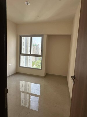 Room in 2 BHK Apartment at Piramal Vaikunth, Balkum Pada – for Rent