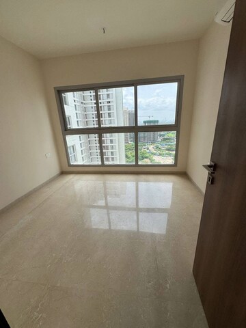 Room in 3 BHK Apartment at Piramal Vaikunth, Balkum Pada – for Rent