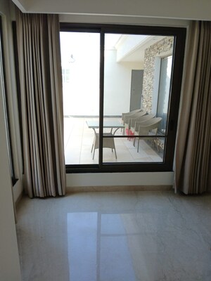 Building Lobby in 3 BHK Builder Floor at Sector 36 – for Rent