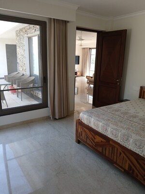 Room in 3 BHK Builder Floor at Sector 36 – for Rent