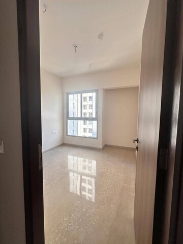 Room in 2 BHK Apartment at Piramal Vaikunth, Balkum Pada – for Rent