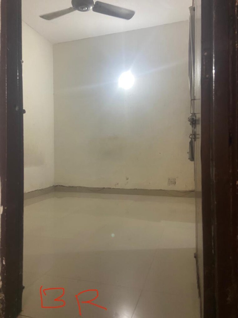 Room, uma-cooperative-society 1.5 Bedroom 650 Sq.Ft. Apartment In Mayur Vihar 1 Delhi 9654126