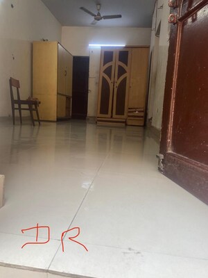 Room in 1.5 BHK Apartment at Uma Cooperative Society, Mayur Vihar 1 – for Rent