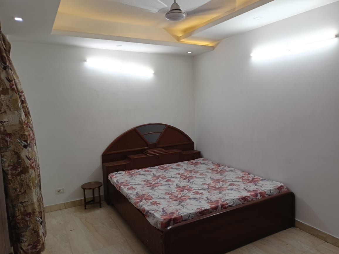 1 BHK + Servant Room Builder Floor For Rent in Saket 