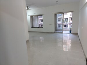 Room in 2 BHK Apartment at Mirchandani Palms, Rahatani – for Rent