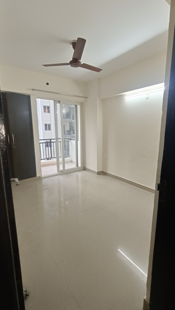 Room, sethi-max-royal 2 Bedroom 1125 Sq.Ft. Apartment In Sector 76 Noida 9654190