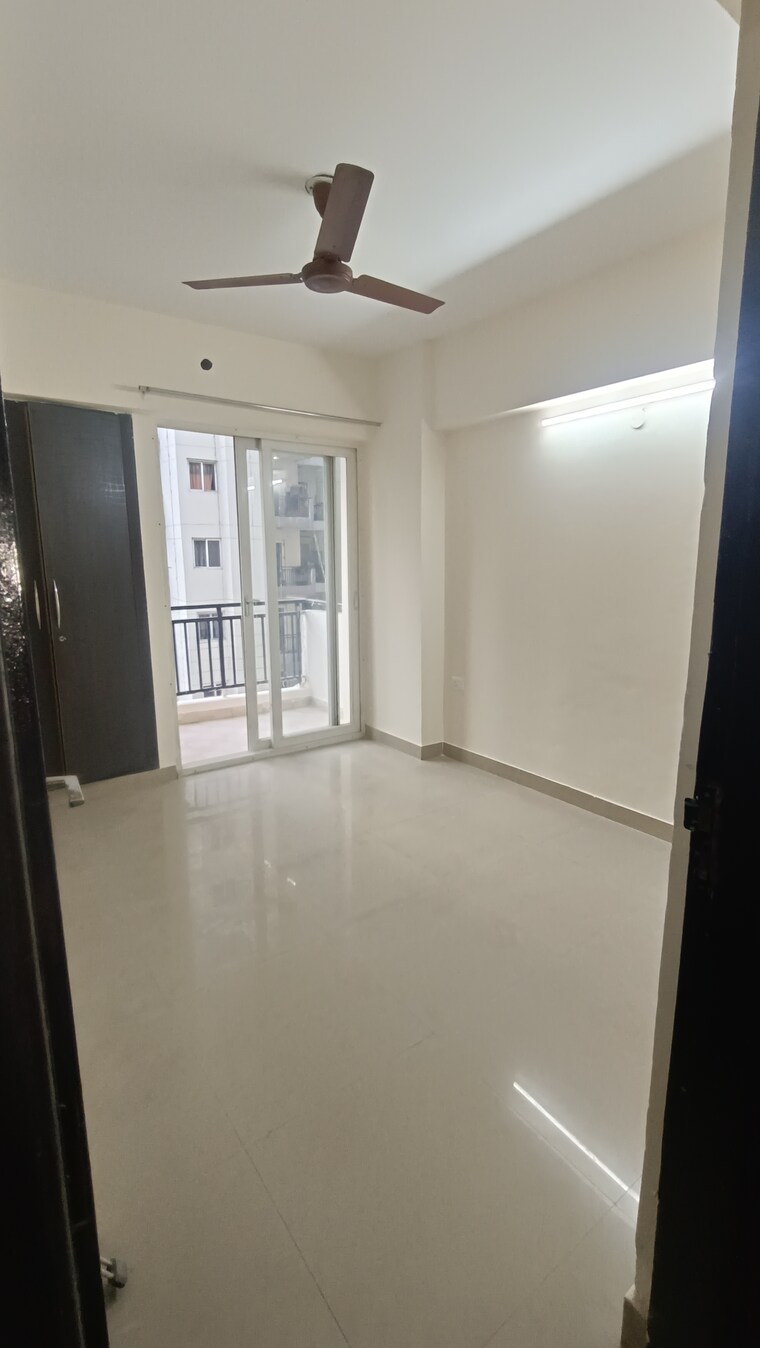 Room, sethi-max-royal 2 Bedroom 1125 Sq.Ft. Apartment In Sector 76 Noida 9654190