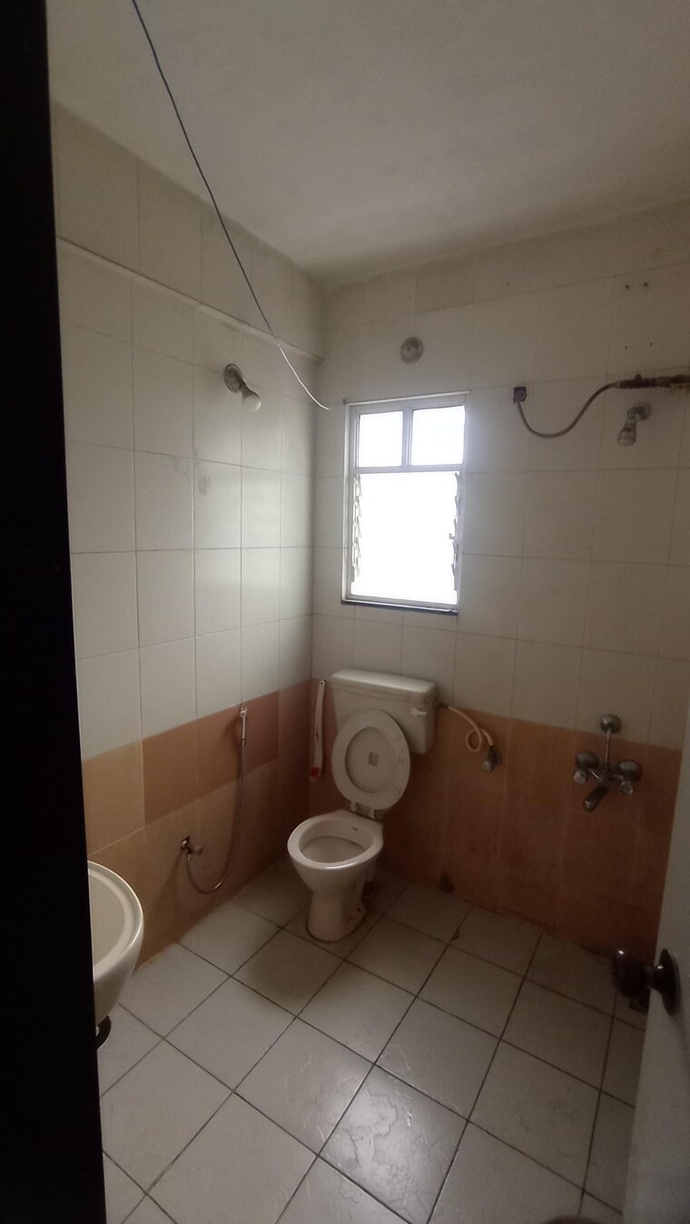 Bathroom, aditya-guruganesh-nagar-phase-i 2 Bedroom 960 Sq.Ft. Apartment In Kothrud Pune 9654184