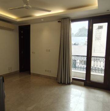 Room in 4 BHK Builder Floor at Boutique Residential Apartments A-7 1, Vasant Vihar – for Rent
