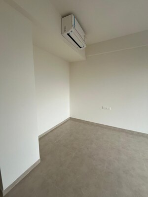 Room in 3 BHK Apartment at Indiabulls One Indiabulls, Pokhran Road No Two – for Rent